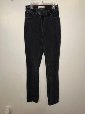 Abercrombie & Fitch The 90s Slim Straight Ultra High Rise Black Jeans Size 25